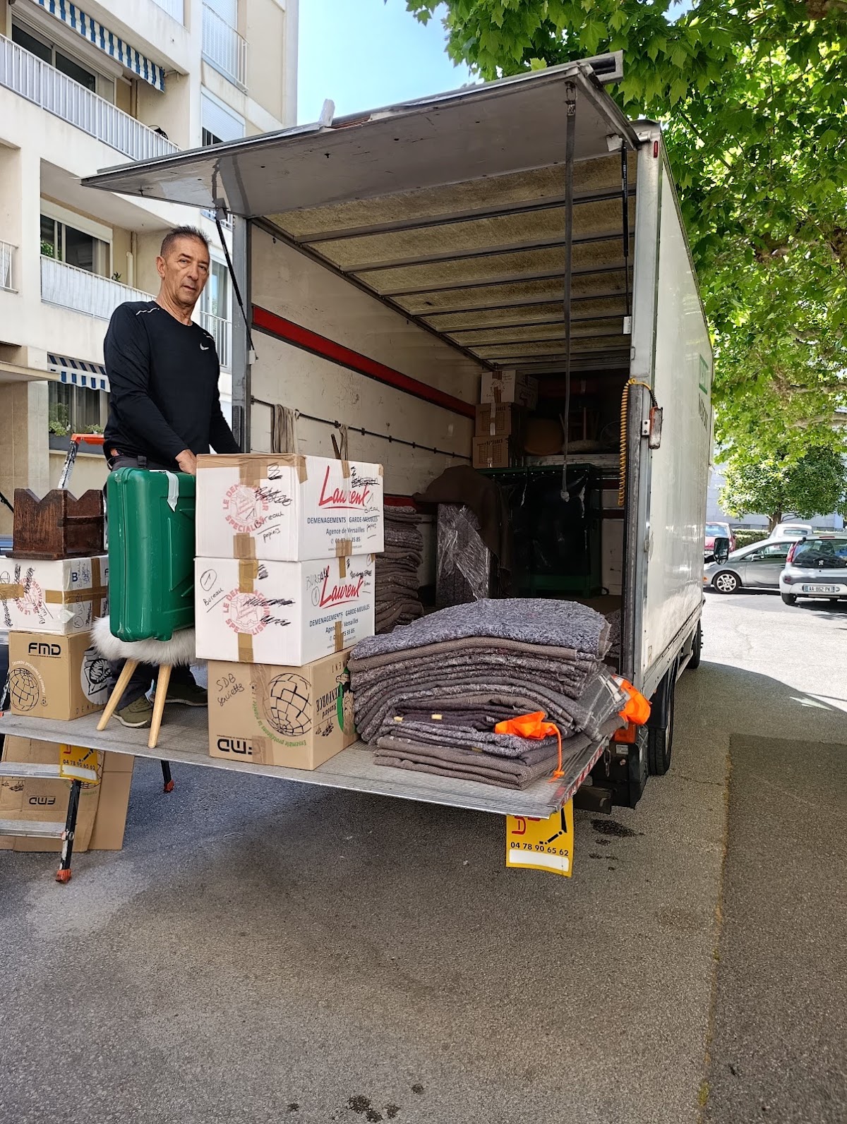 Transport d'un piano par l'équipe de déménagement Lugnier à Lyon