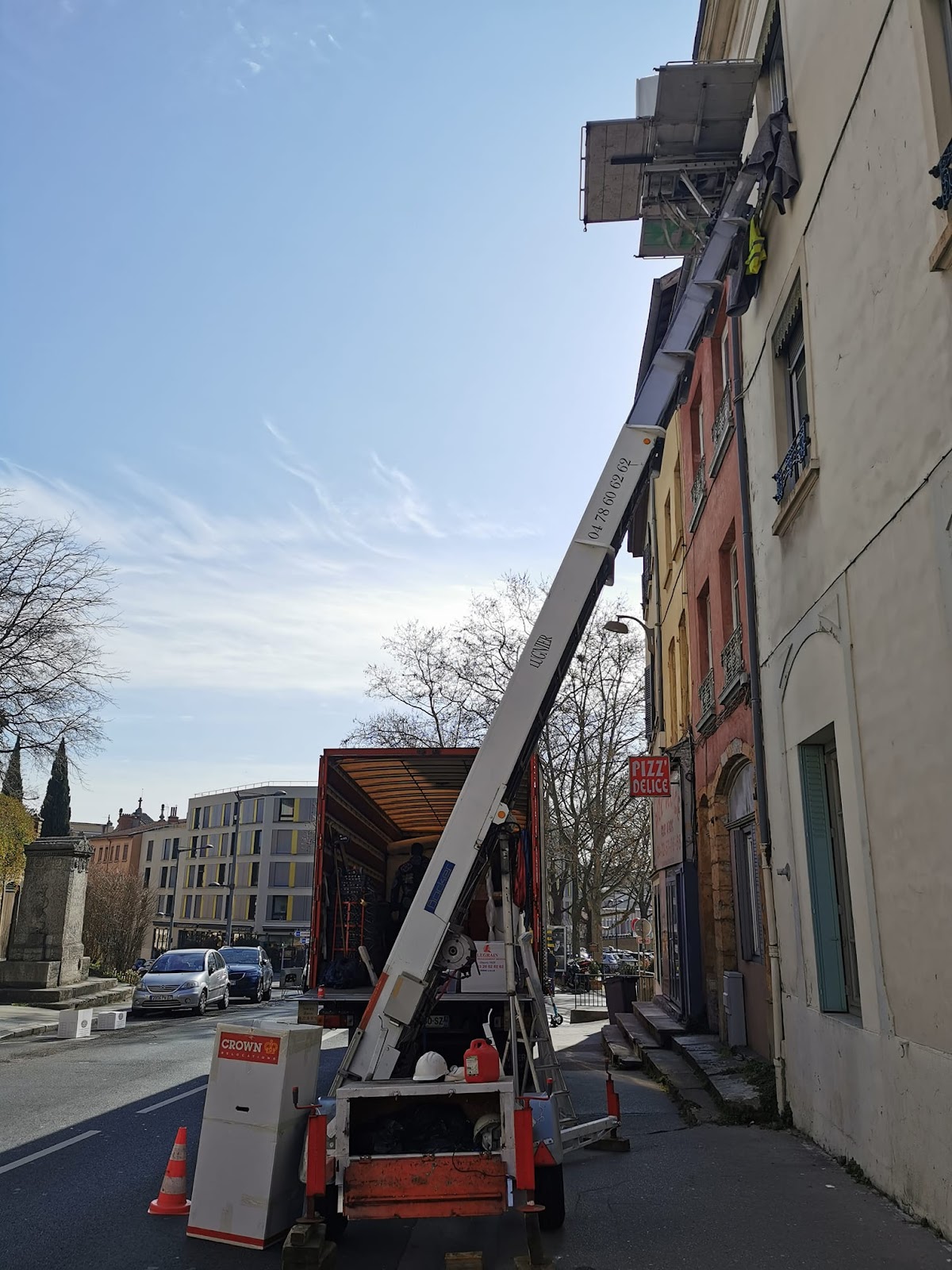 Emballage d'objets fragiles et d'œuvres d'art avant transport à Lyon