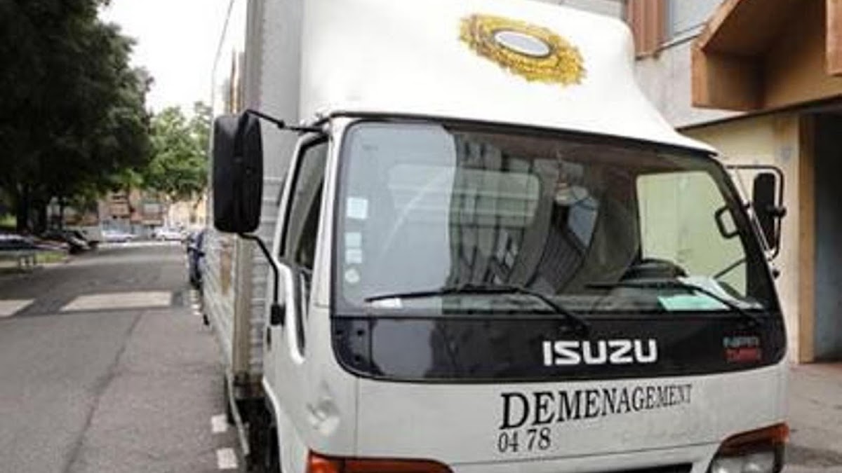Remontage du mobilier dans le nouveau logement par les déménageurs Lugnier